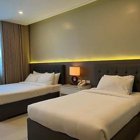 Pavia Iloilo Gateway Hotel And Suites מראה חיצוני תמונה
