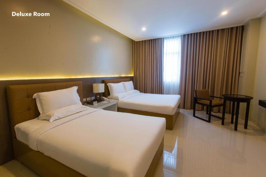 Pavia Iloilo Gateway Hotel And Suites מראה חיצוני תמונה