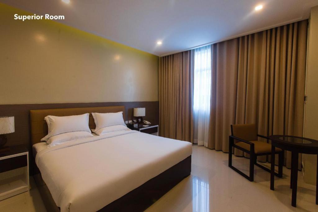 Pavia Iloilo Gateway Hotel And Suites מראה חיצוני תמונה