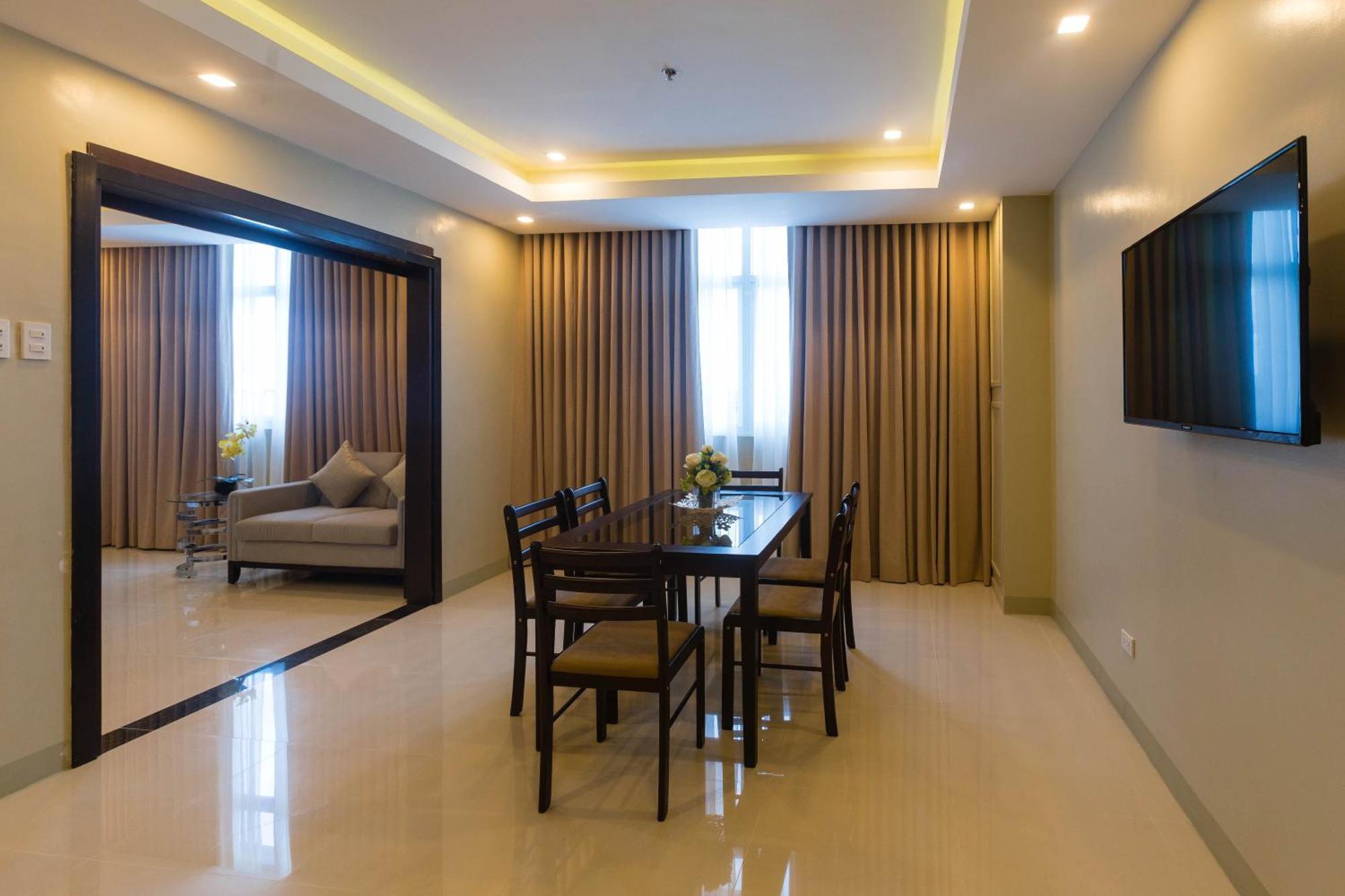 Pavia Iloilo Gateway Hotel And Suites מראה חיצוני תמונה