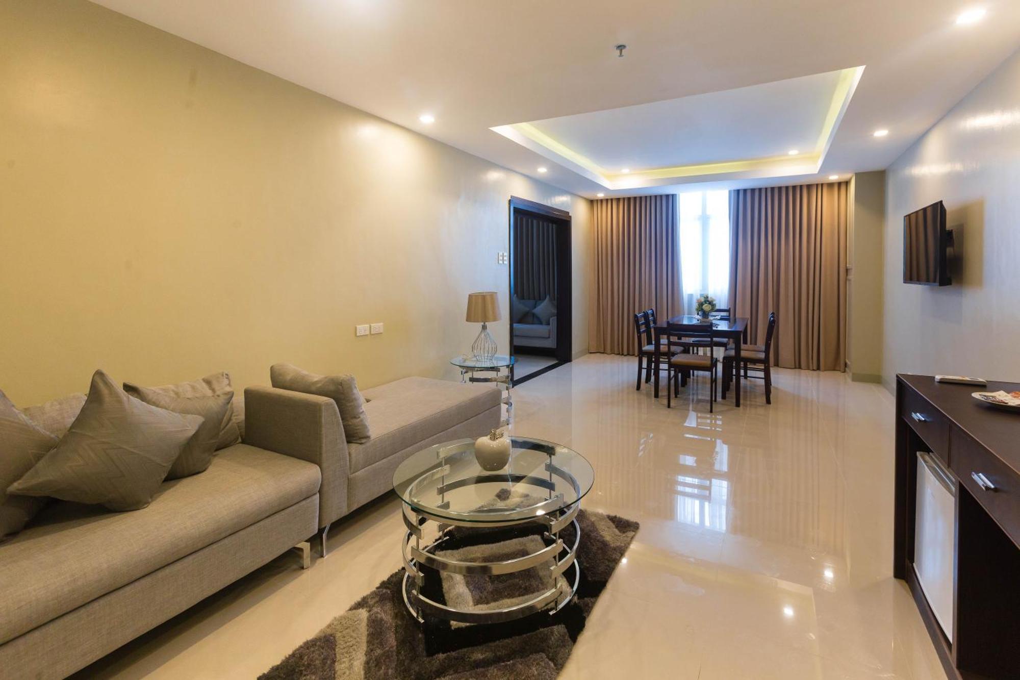 Pavia Iloilo Gateway Hotel And Suites מראה חיצוני תמונה
