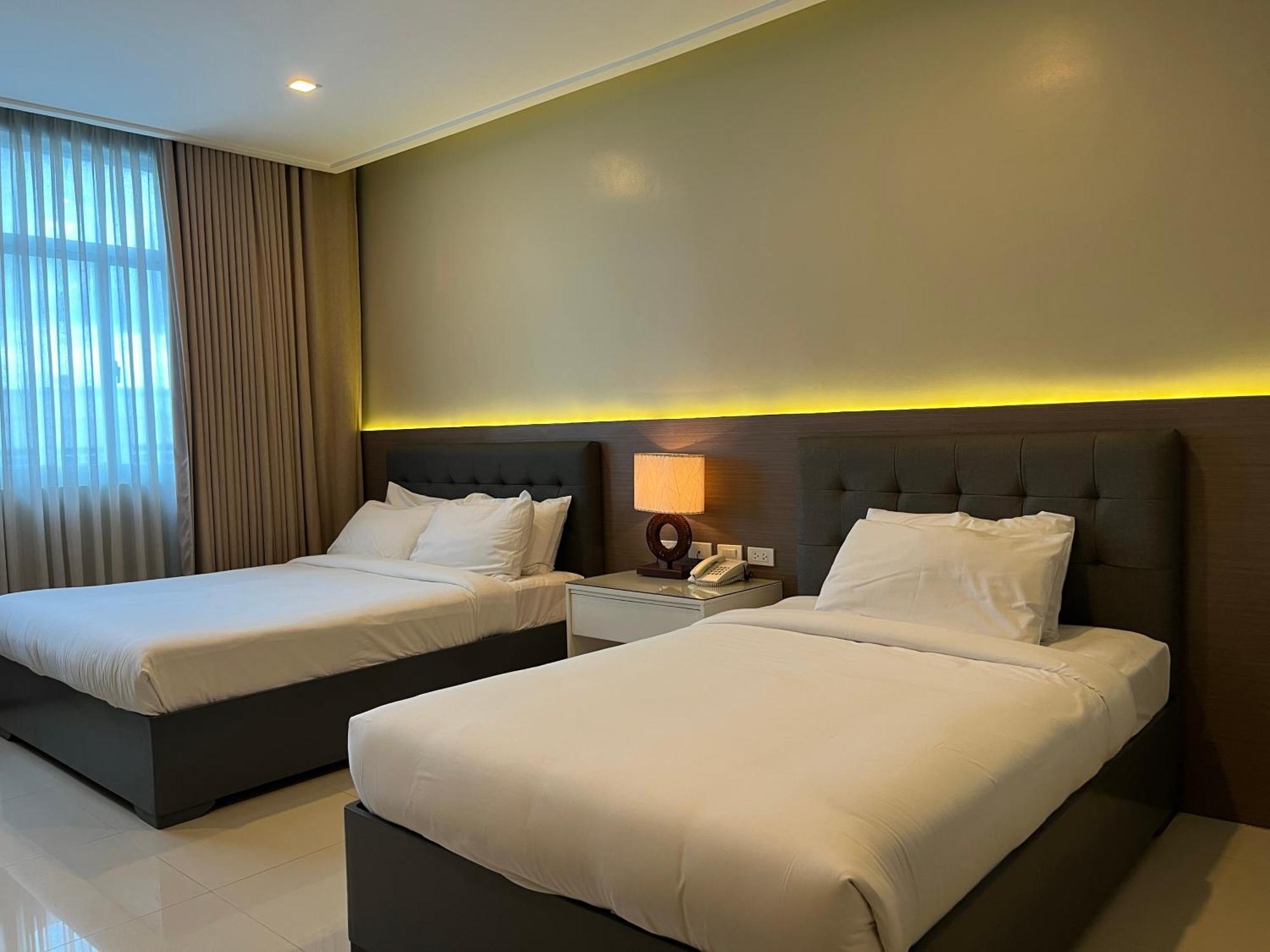 Pavia Iloilo Gateway Hotel And Suites מראה חיצוני תמונה