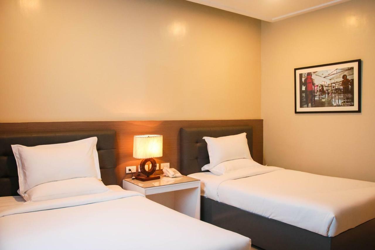 Pavia Iloilo Gateway Hotel And Suites מראה חיצוני תמונה