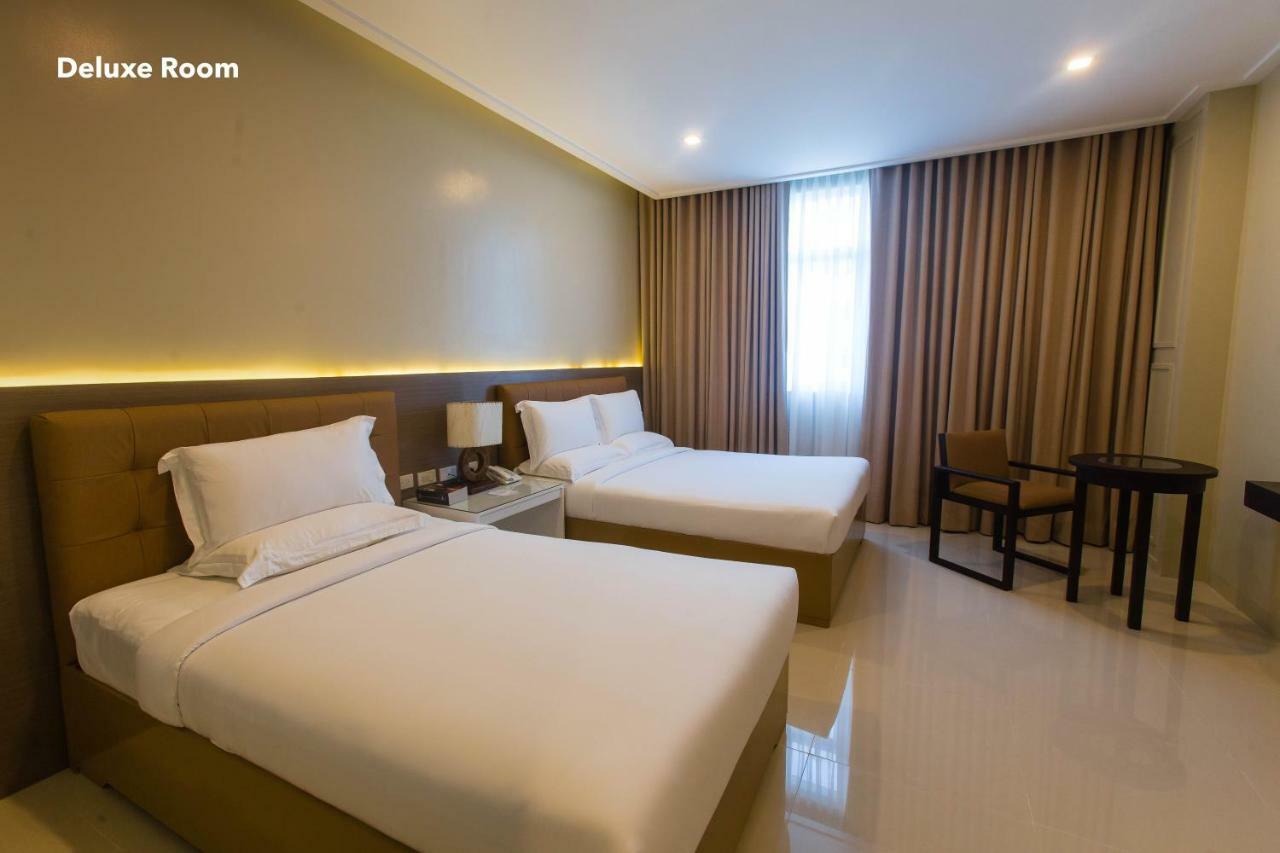Pavia Iloilo Gateway Hotel And Suites מראה חיצוני תמונה